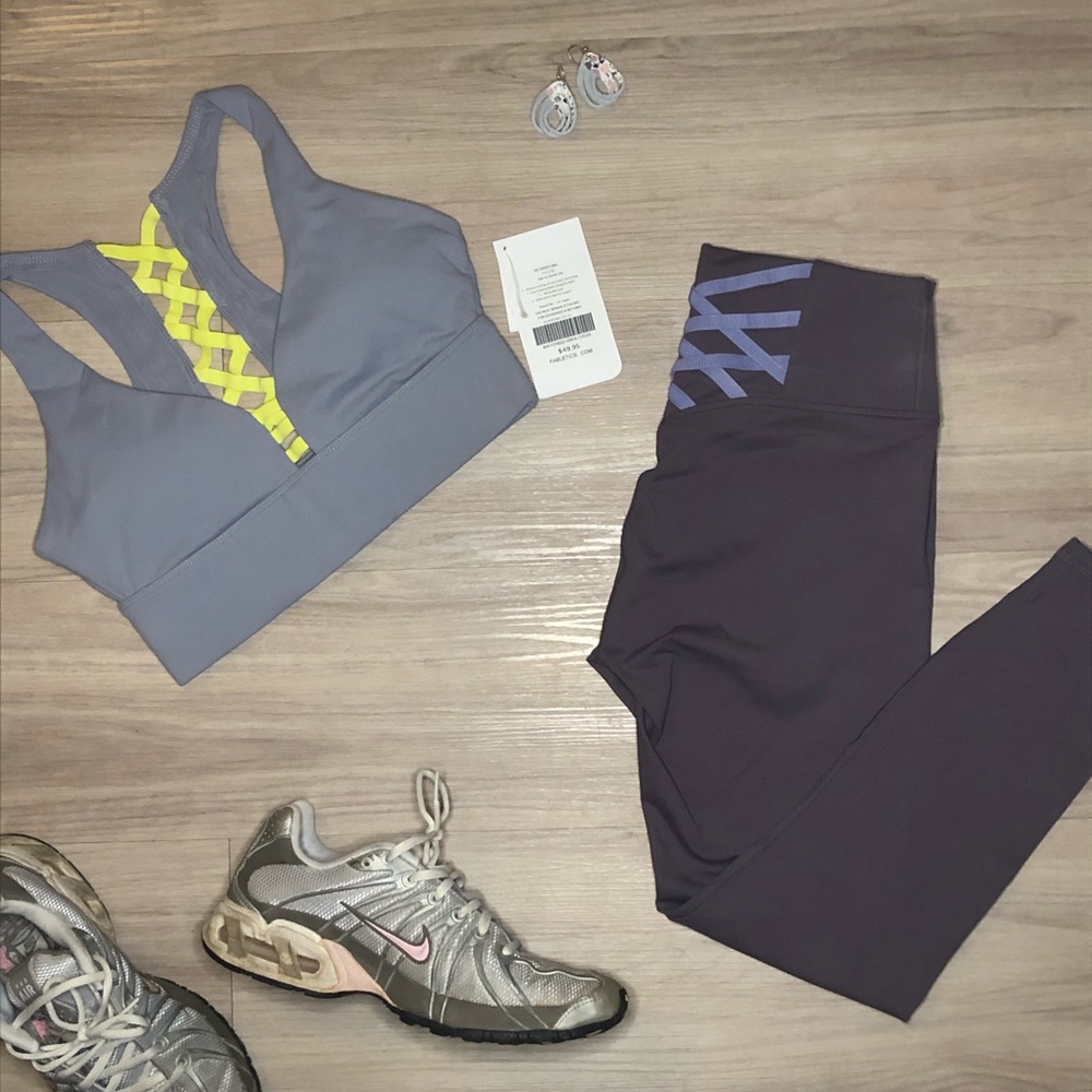 2/$35 NWT Fabletics strappy sports bra - Picture 1 of 5
